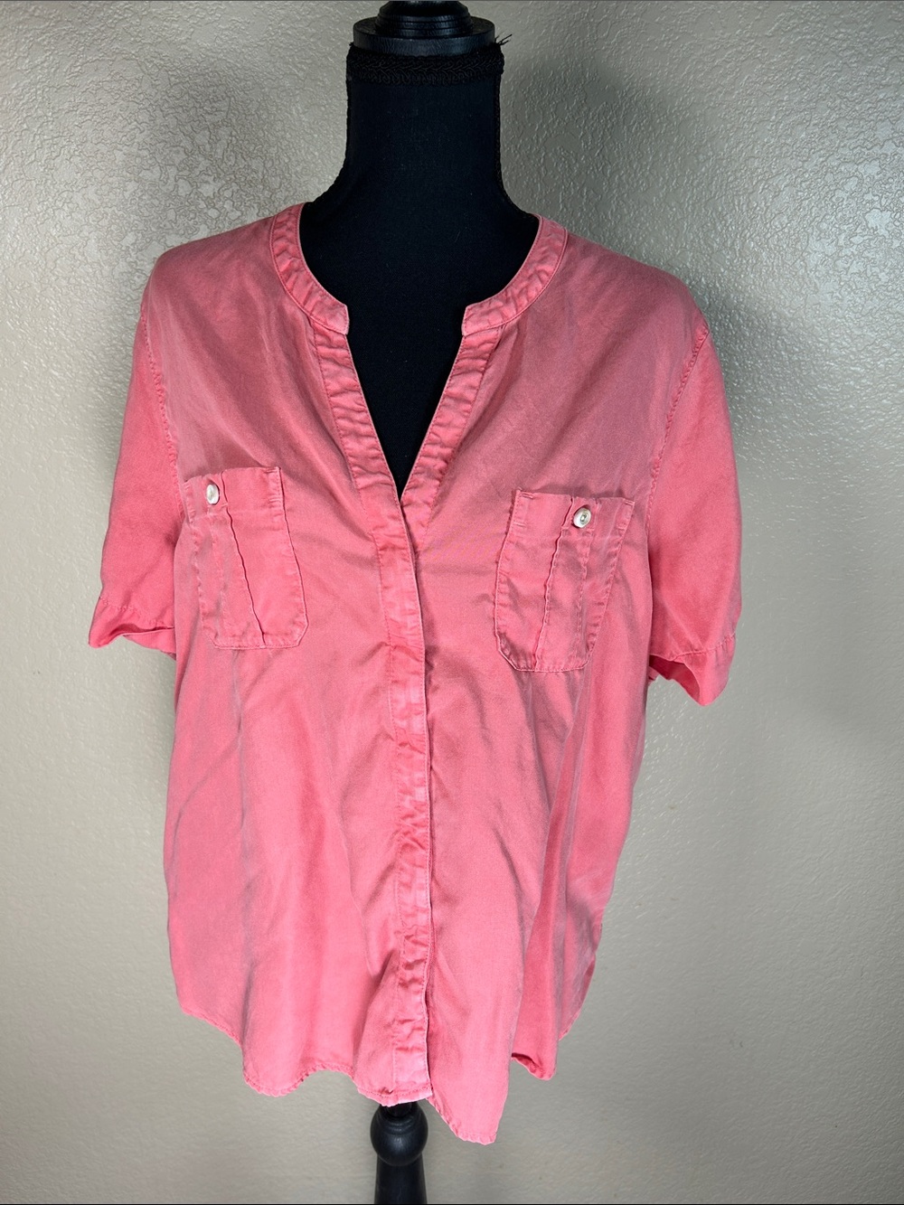 Tommy Bahama 100% Tencel Pink Split Neck Pocket Blouse Top L